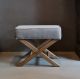 Hocker / poefje kleur taupe, luksa